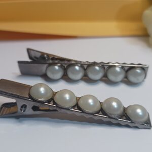 Par de presilhas para cabelo folheado em ródio na cor grafite com pérolas